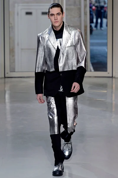 Look 25